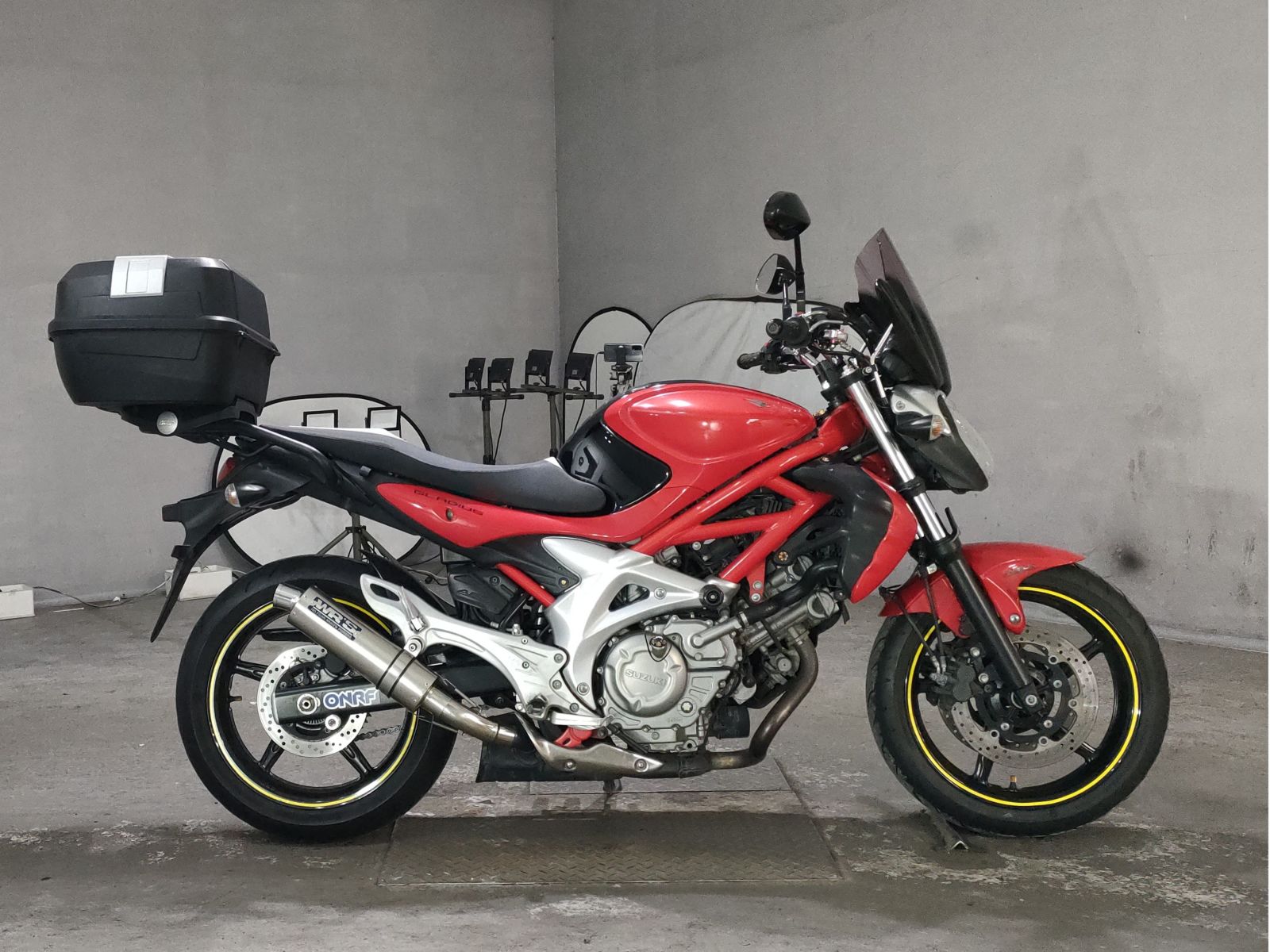 Suzuki GLADIUS400
