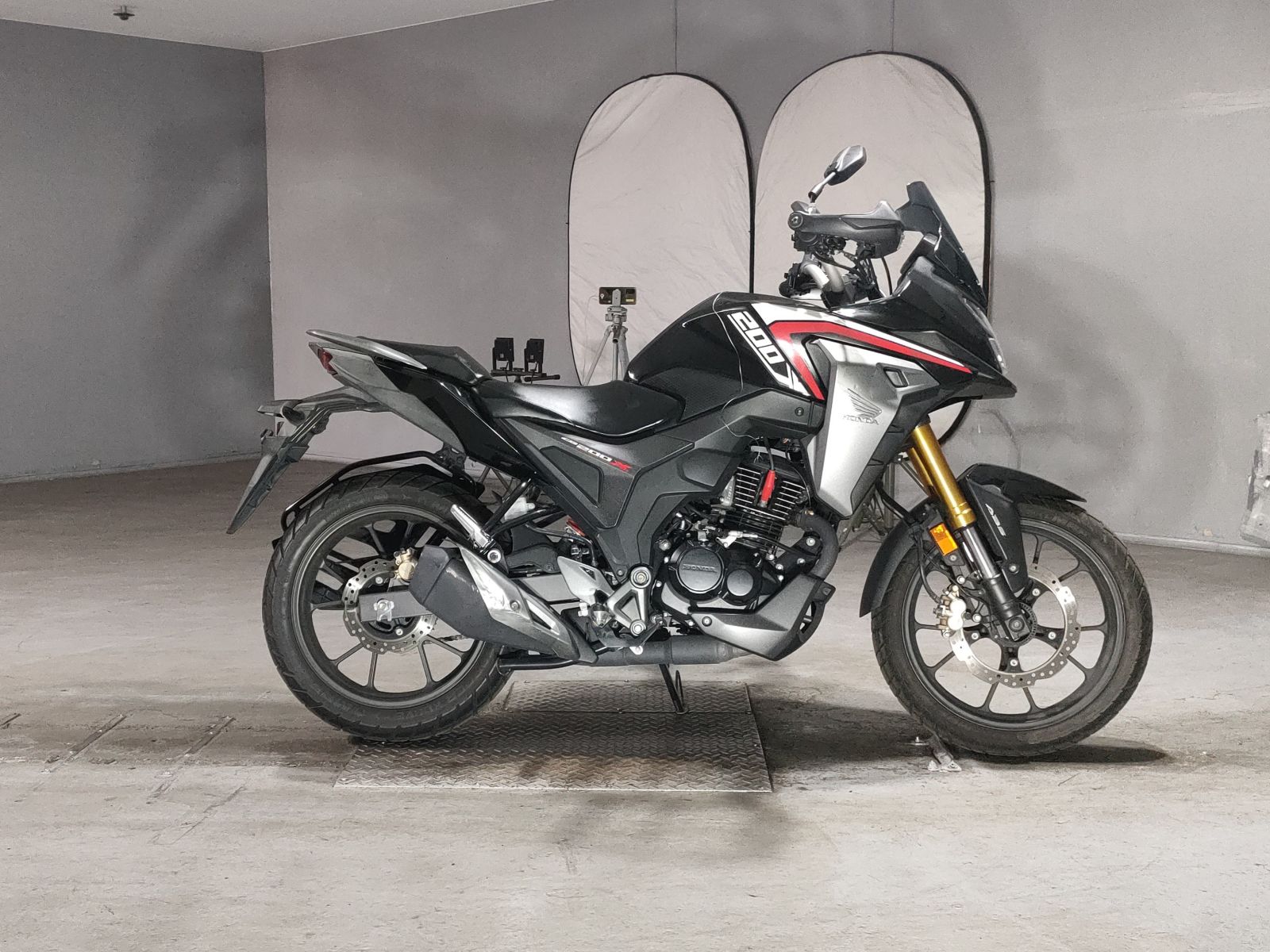 Honda CB200X