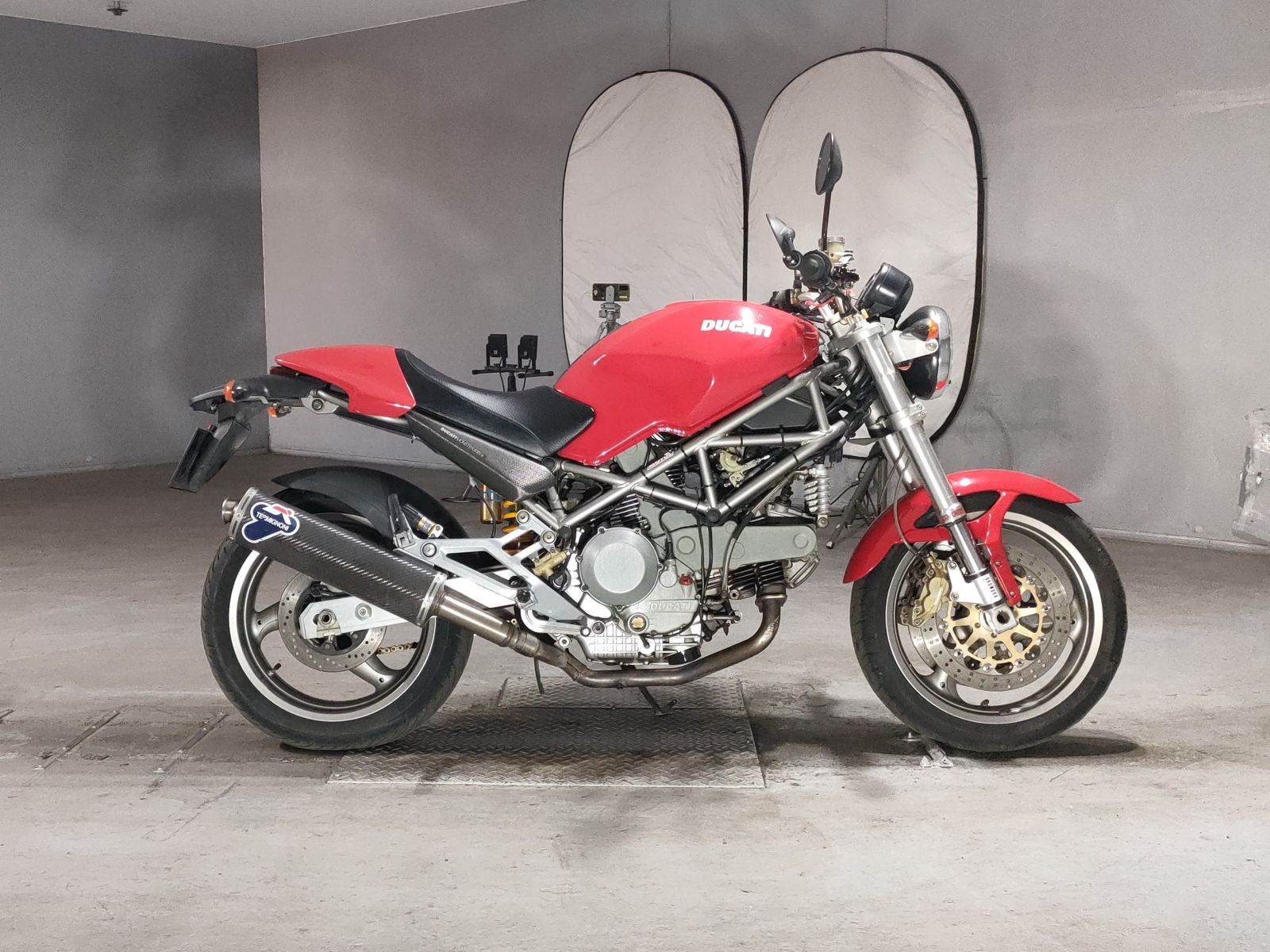 Ducati MONSTER 900
