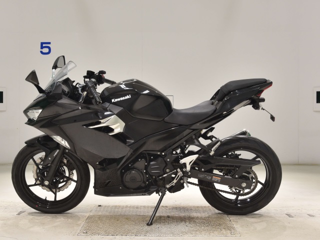 Kawasaki NINJA400-2