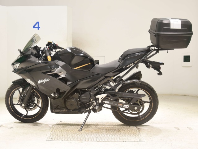 Kawasaki NINJA400-2