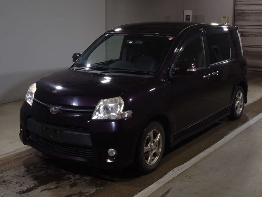 Toyota Sienta 2012
